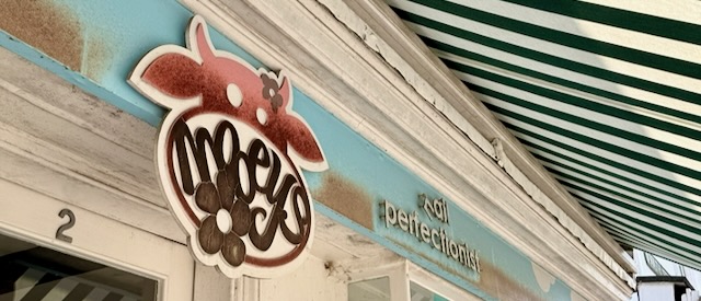 Mooeys Salon